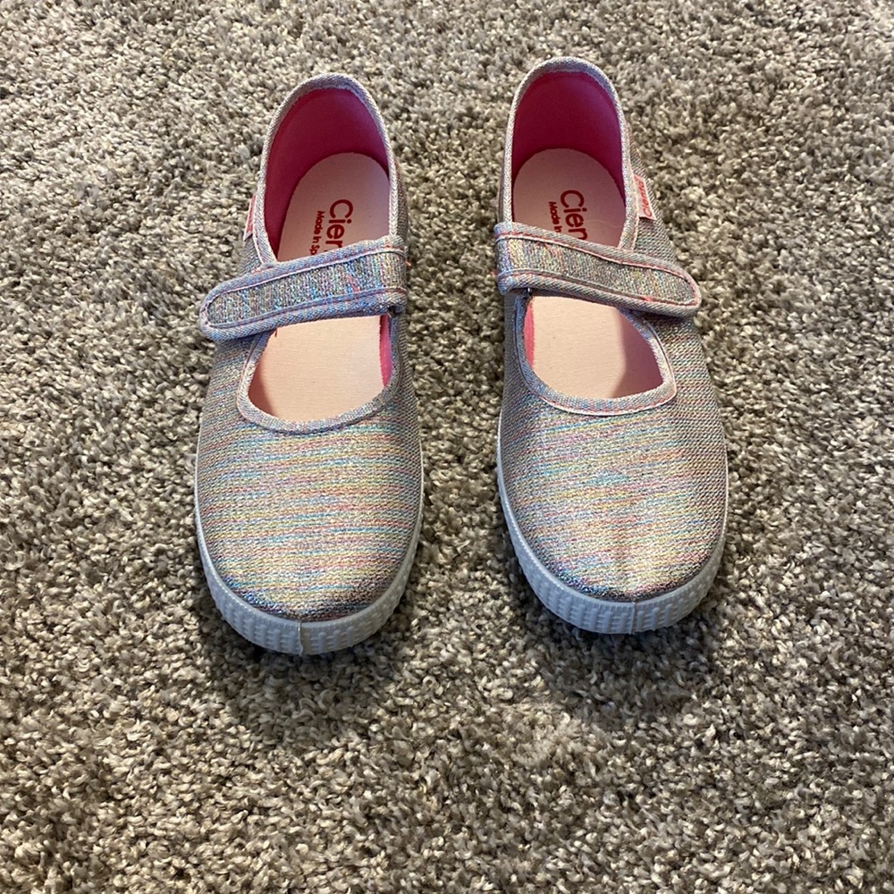 Brand new Cienta size 3